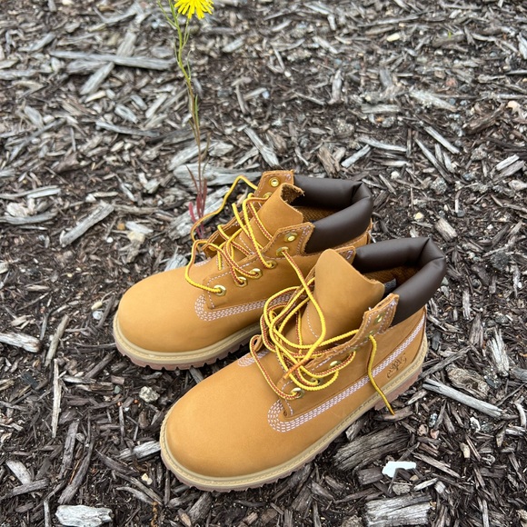 13M Youth Timberland 6-Inch Waterproof Boot - Picture 2 of 5